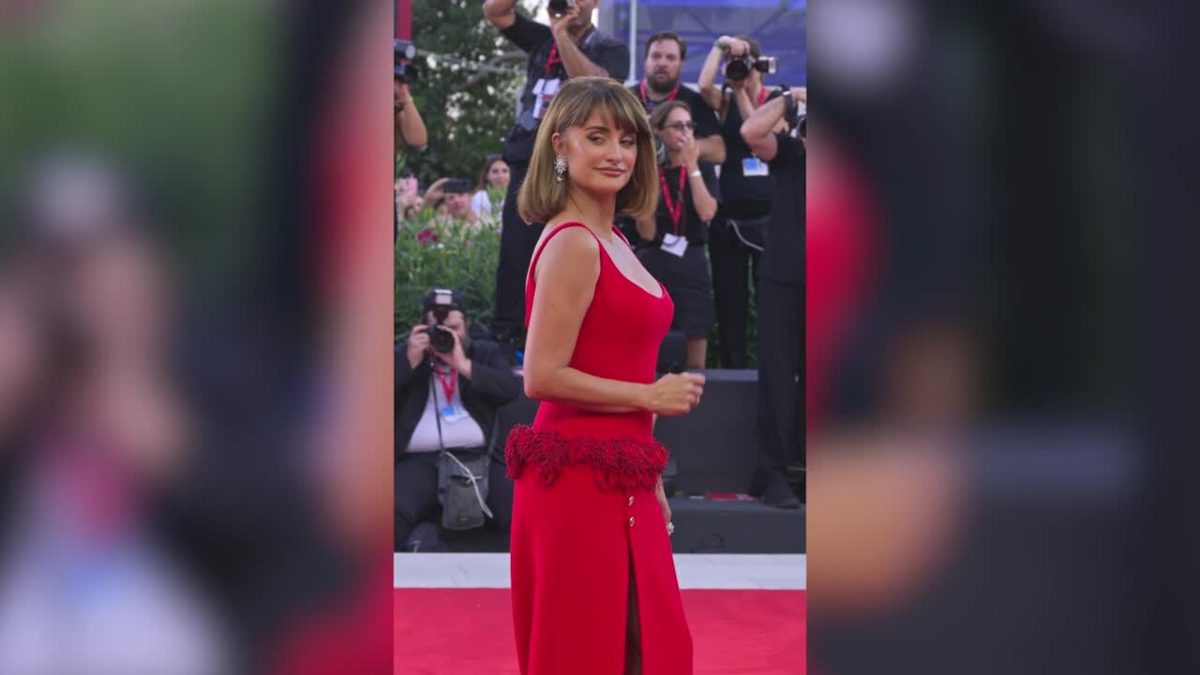Sul red carpet di Venezia arriva il cast di "Bunker"