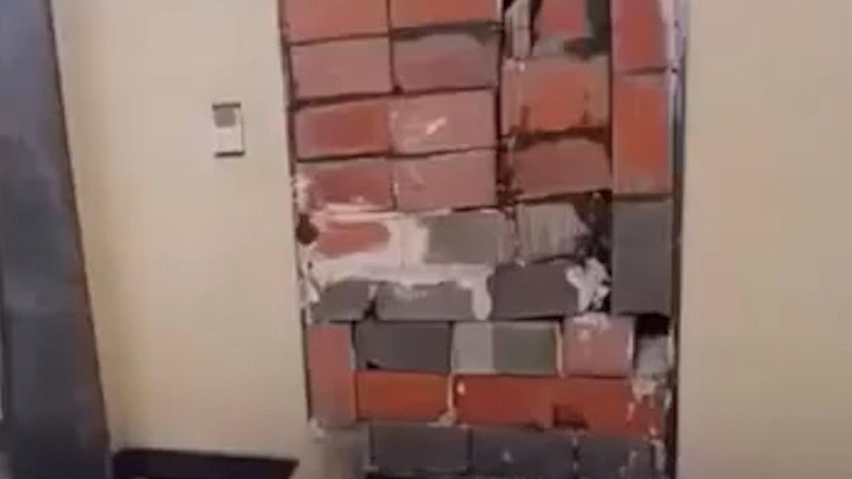 Video: Protesters shut down UNHCR headquarters in Tripoli, Libya