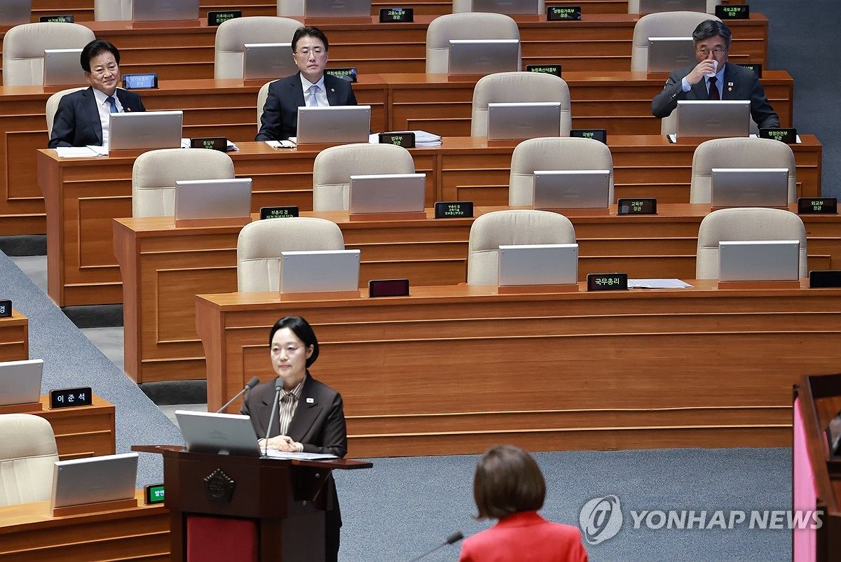 韓총리, 대통령 지지도 하락세에 "국민 목소리 엄중하게 들어"(종합)