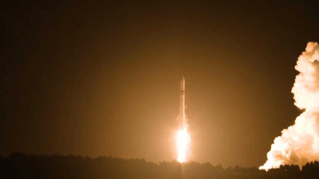 Ouverture d'un sommet international sur l'espace à Paris sur fond de rivalité franco-allemande
