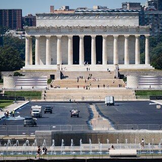 Aannemer legt schuld voor problemen met Reflecting Pool bij zichzelf, niet bij Trumps ‘vandalen’, meldt NYT