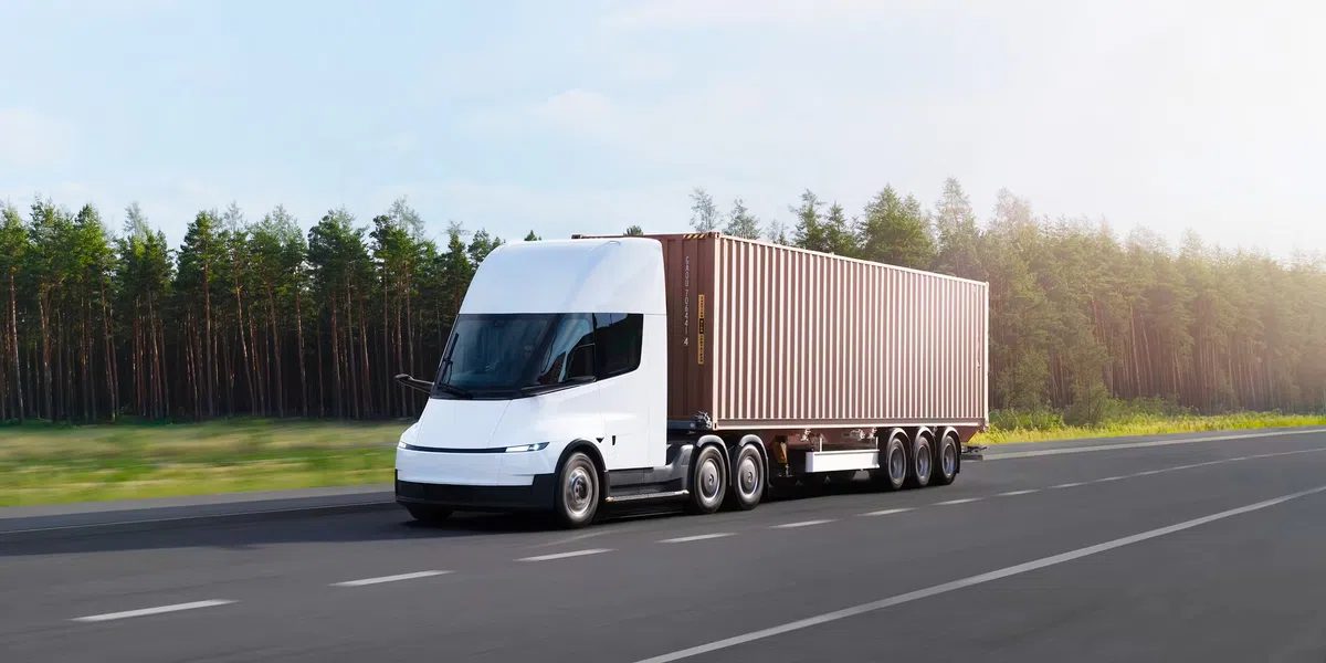 Deze nieuwe Tesla met gigantische 548 kWh batterij komt naar Europa