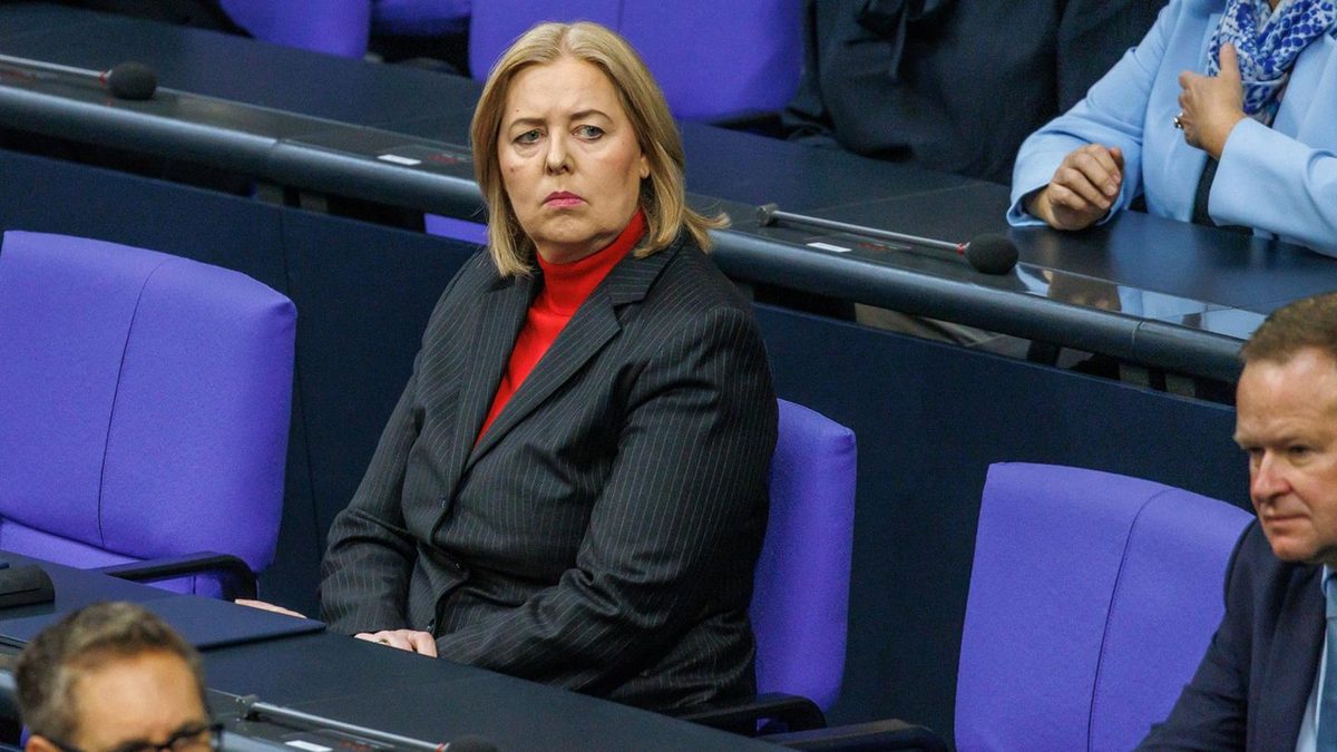 „Ablenkungsmanöver“ : SPD reagiert scharf auf Angriff gegen Bärbel Bas