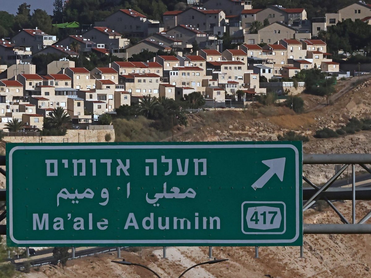 ‘Overdue first step’: UK reacts to gov’t ban on Israeli settlement trade