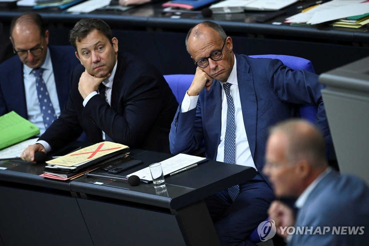 극우 AfD 압승 충격에…독일 총리, 연금개혁 재고 시사