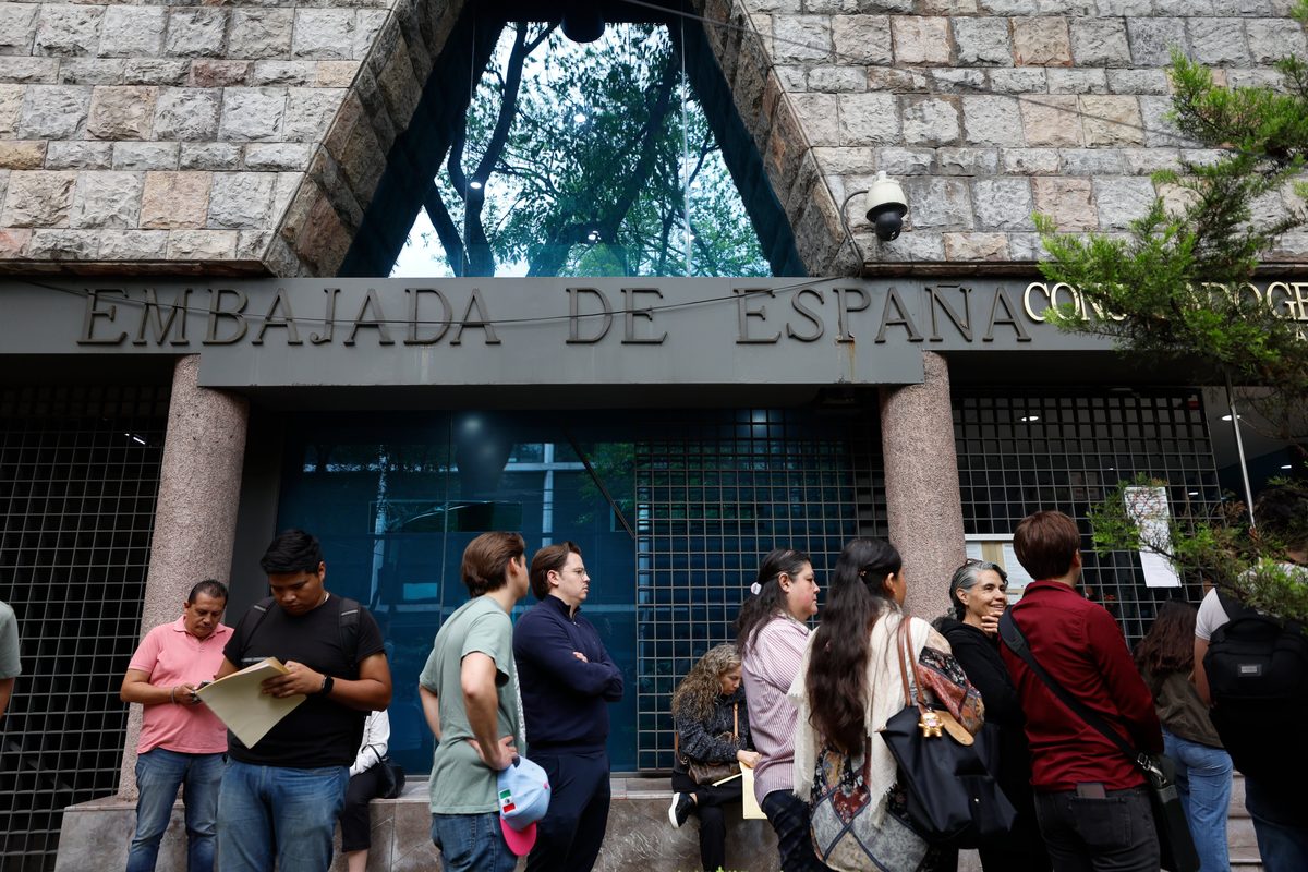 Representantes de los españoles en el extranjero expresan su “firme rechazo” a la paralización del derecho al voto de n…