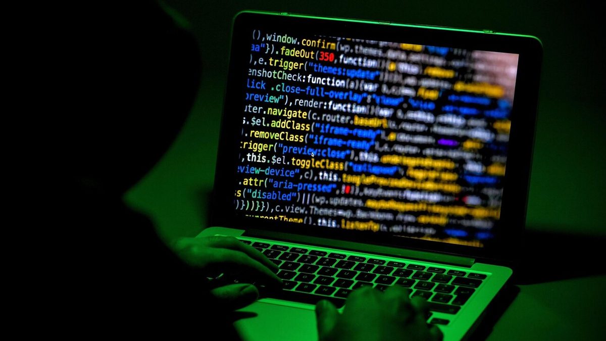 Ben 200mila attacchi ai dati aziendali ogni 2 minuti, l'IA nuova leva del cybercrime