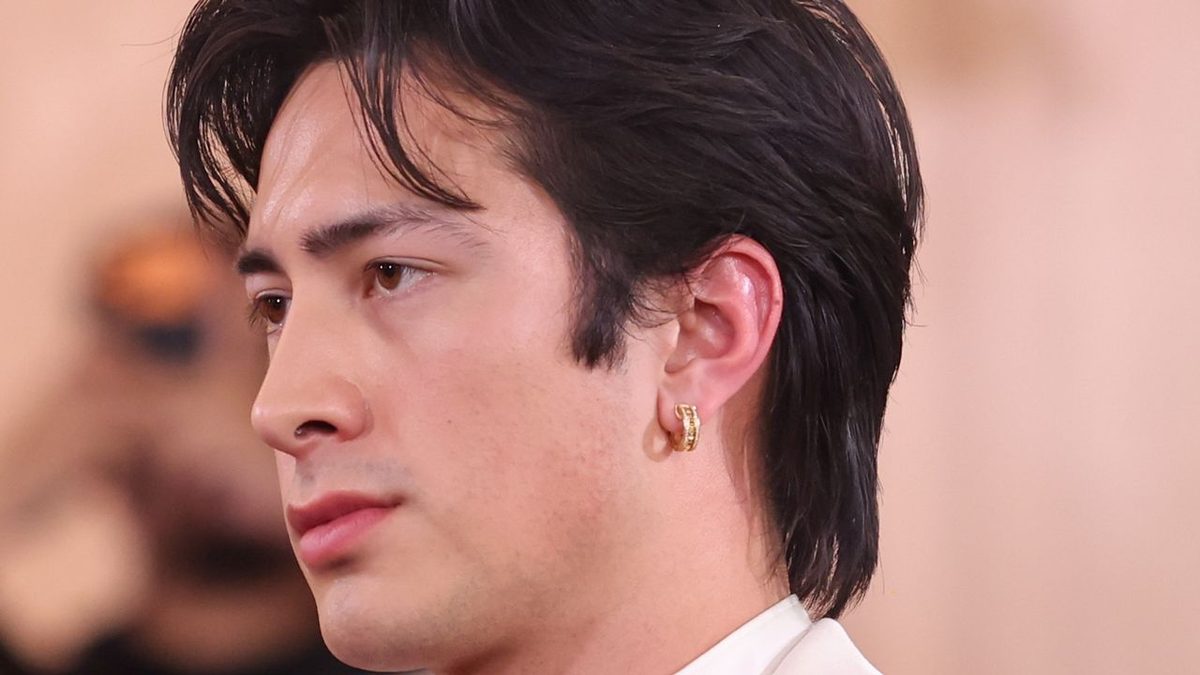 How A “Lethal” Side Profile Became The Internet’s New Aesthetic Ideal