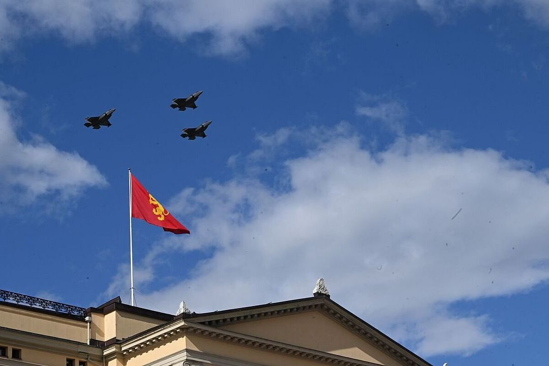 Fire F-35 fløy over Oslo