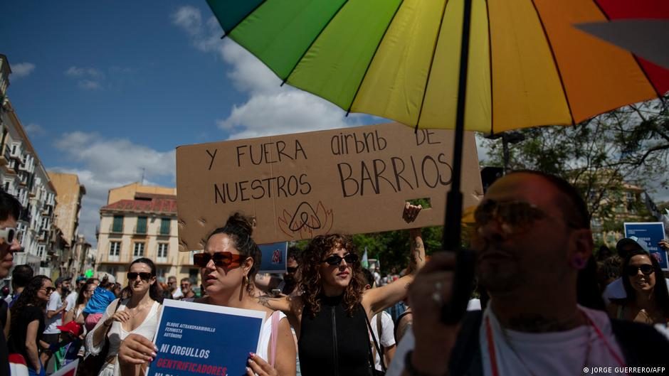 EU proposes more restrictions for Airbnb, holiday rentals