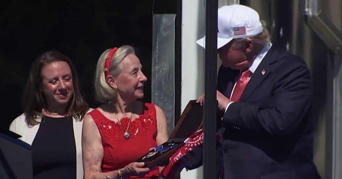 9/11 hero known as ‘man in the red bandana’ awarded Presidential Medal of Freedom
