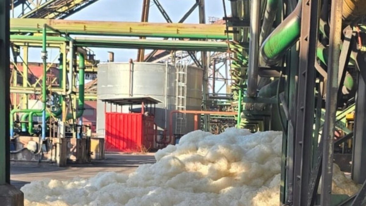 Ex Ilva, "fuoriuscita materiale schiumoso verso i canali"