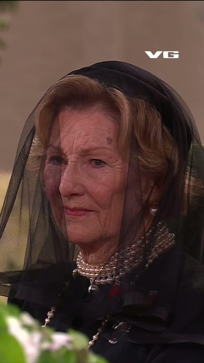Se Støres hyllest til dronning Sonja