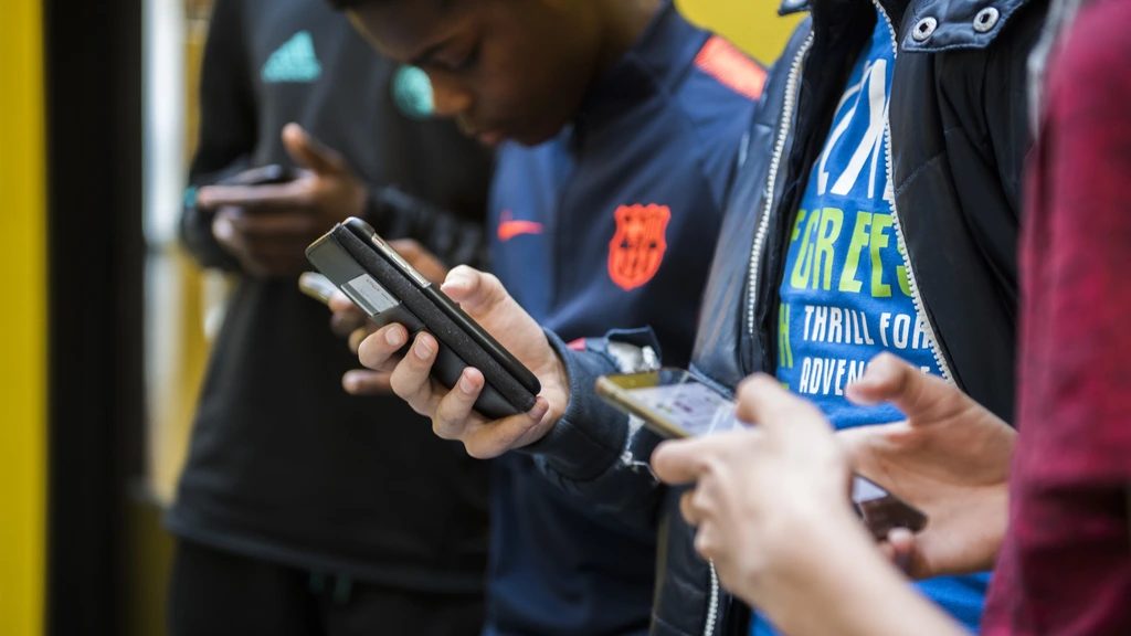 Scholieren klagen over update schoolapp Magister: 'Te laat gekomen'