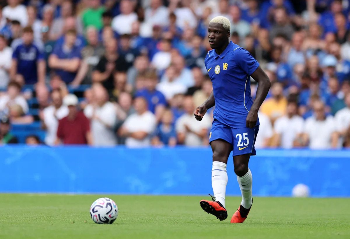 Why is Moisés Caicedo not playing for Chelsea vs. Leeds today?
