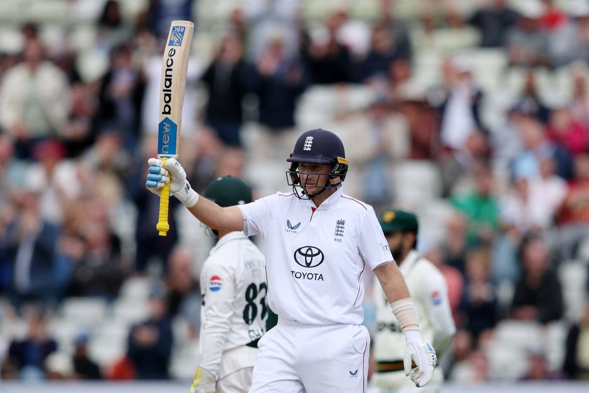 Joe Root steers England home to secure Pakistan clean sweep