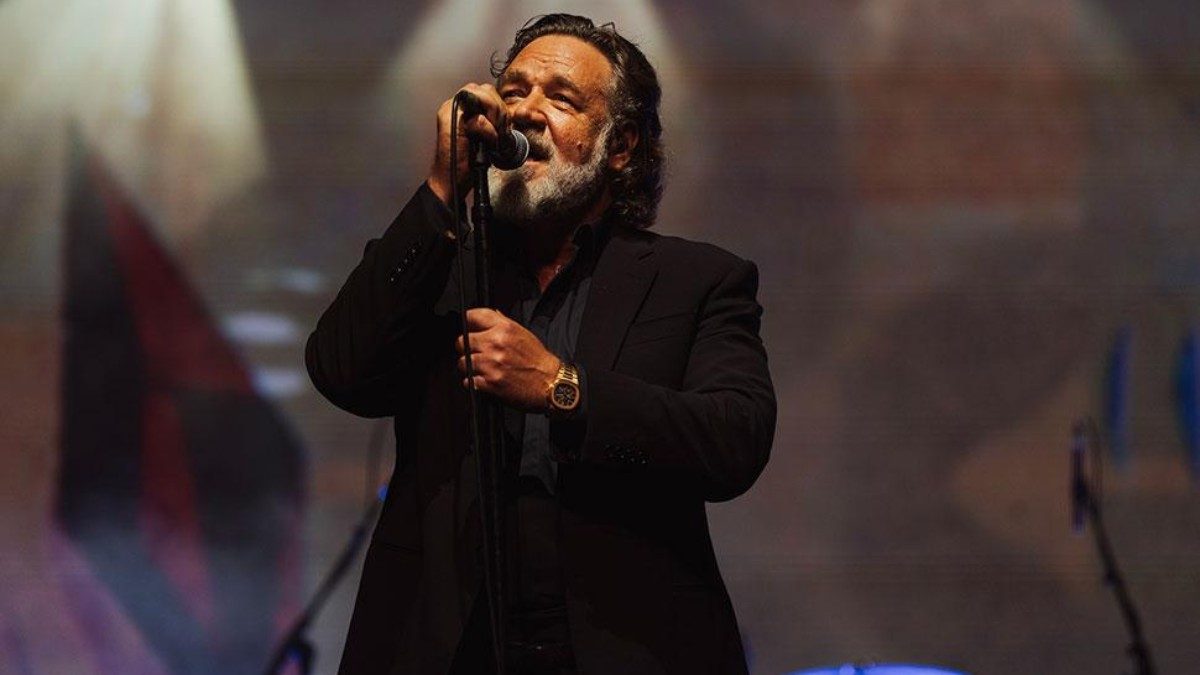 “Questo film va ascoltato a forte volume”, Russell Crowe racconta in What Love Builds il suo amore per il rock e il ciu…