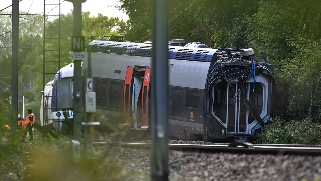 Vermoedens van sabotage bij ontspoorde trein in Noordwest-Frankrijk