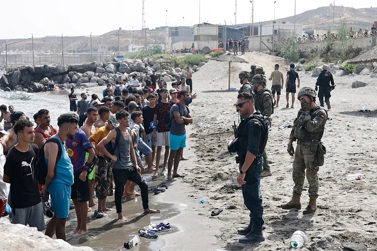 El CNI alertó el día previo al asalto a Ceuta al Gobierno y también a Marruecos: "Tenemos información de un intento de…