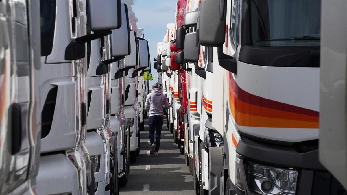 Zehntausende Lkw-Fahrer fehlen - was hilft den Speditionen?