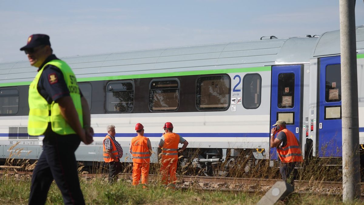 Wypadek pociągu w Sokolnikach Suchych. Kierowca ciężarówki się tłumaczy