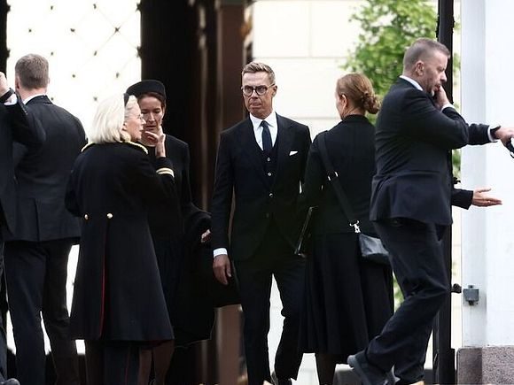 Finlands president forlater Slottet
