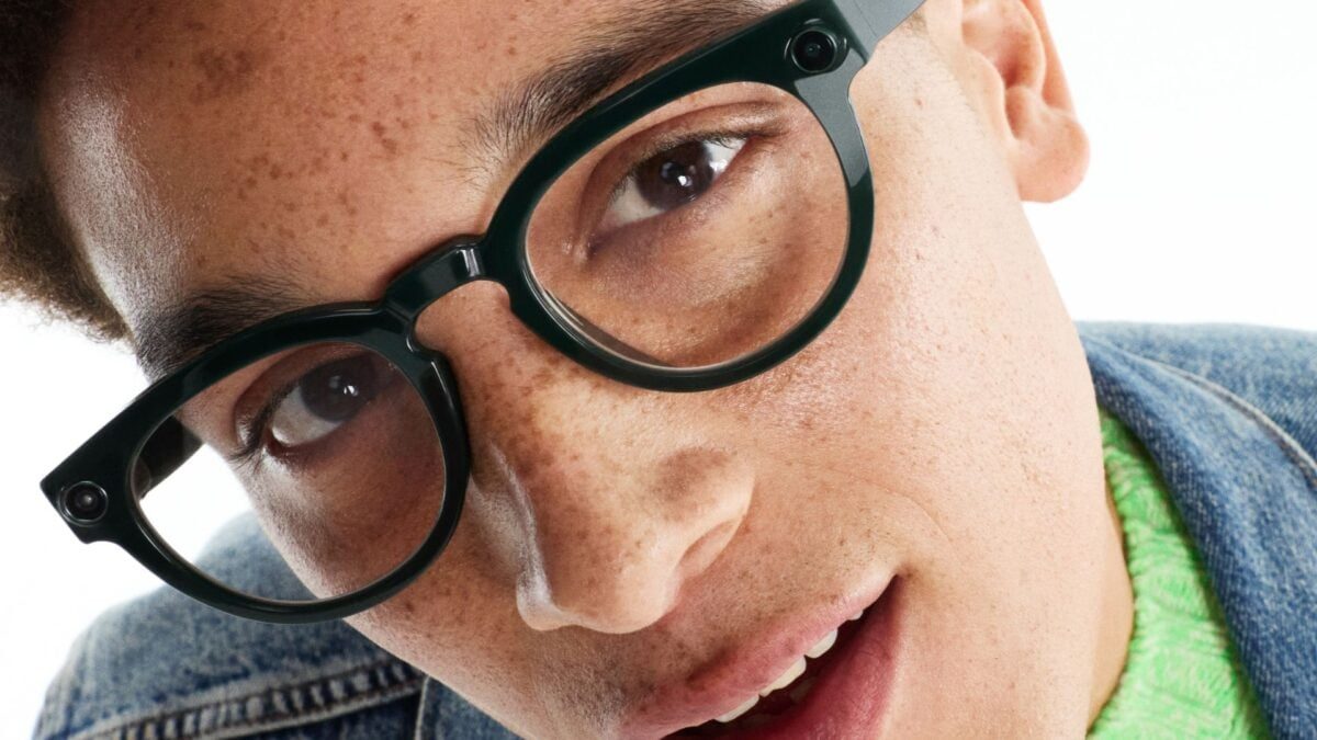 Samsung Is Already Working on Smart Glasses With a Built-In Screen