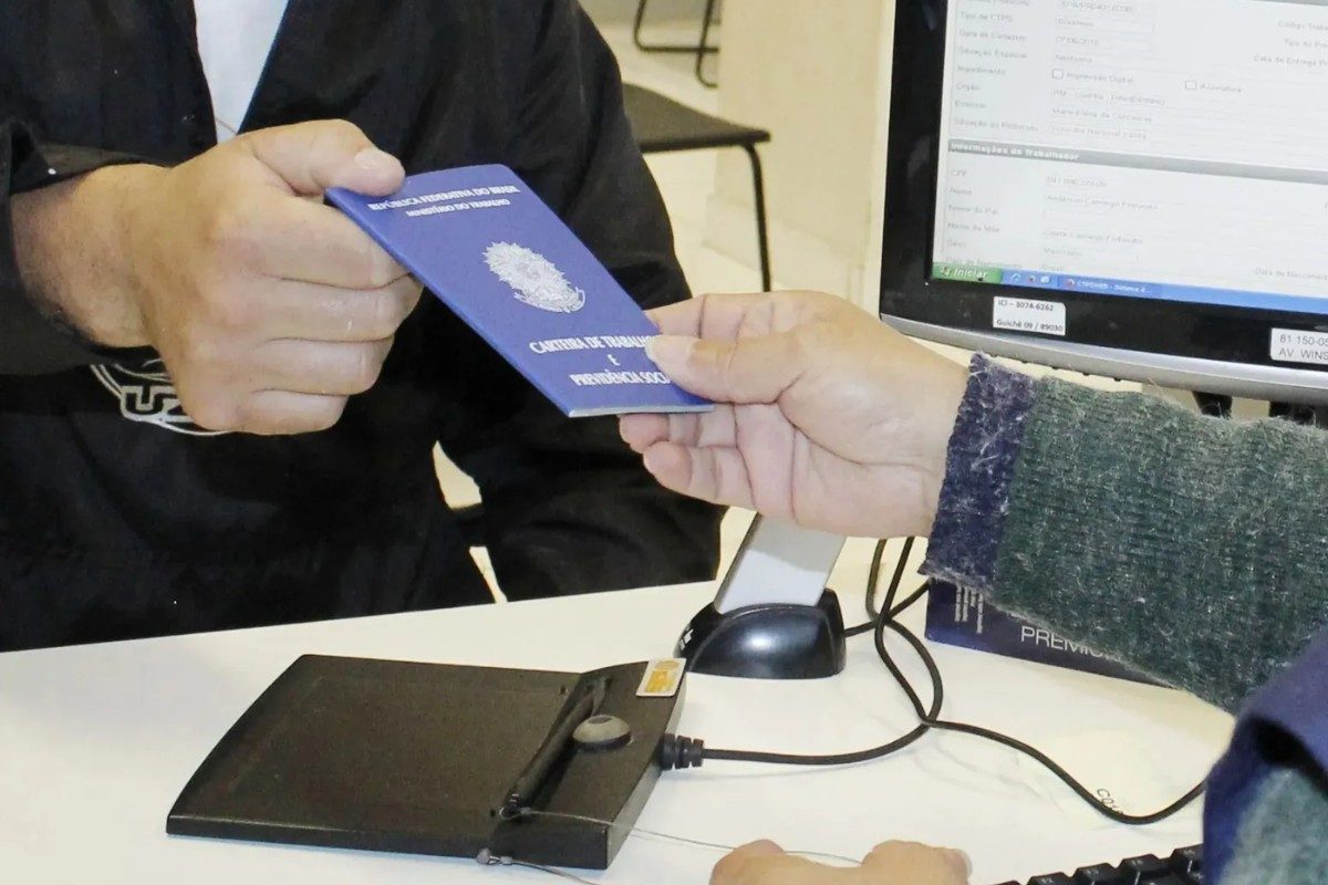 Baixada Santista tem 355 vagas de emprego disponíveis nos PATs; veja as funções