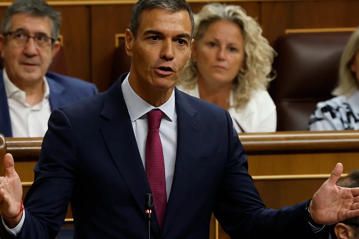 Moncloa censura que el CNI mandara un WhatsApp "ambiguo a un cargo menor" y no elevase un aviso de entrada masiva a Ceu…