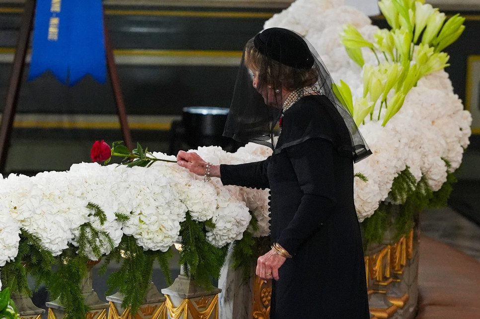 Czerwona róża królowej. Poruszające sceny na pogrzebie Haralda V