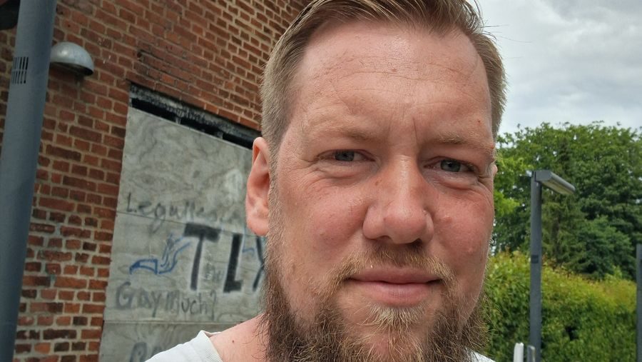 To hænder lige i brystet: Vågner med mareridt