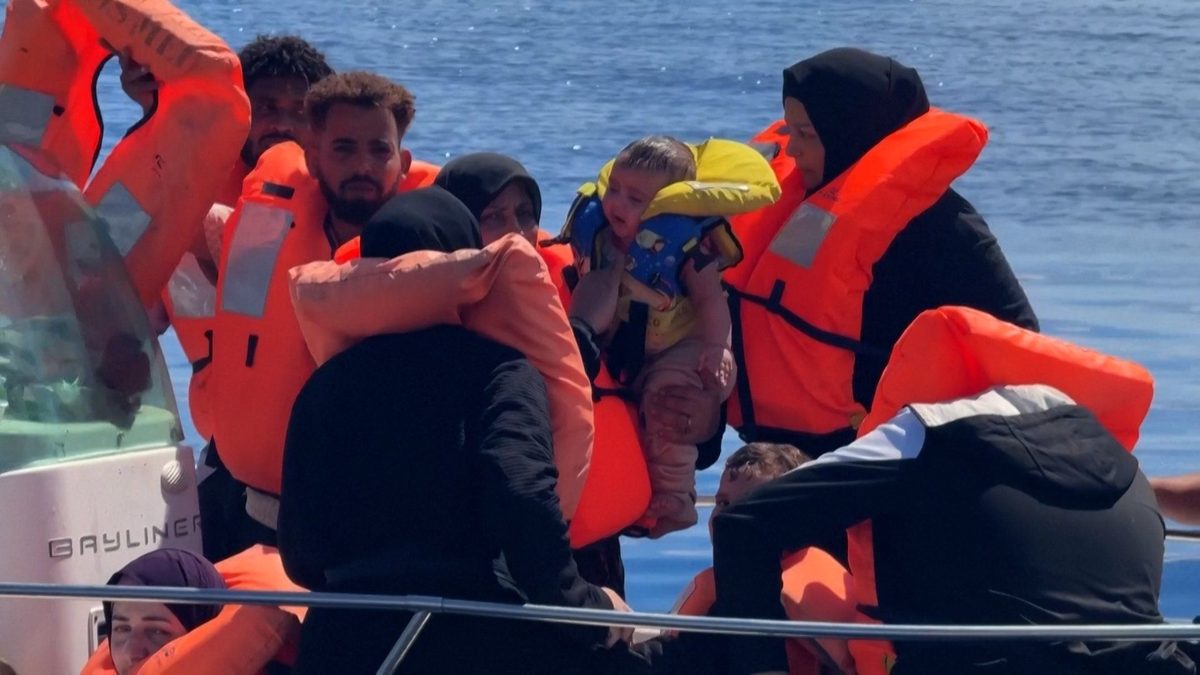 78 people including newborn rescued in Mediterranean