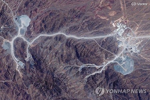 "트럼프 '핵시설' 타격 시사한 이란 곡괭이산 건설활동 급증"