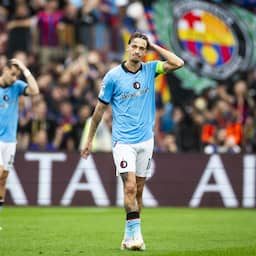 Machteloos Feyenoord lijdt ruime nederlaag bij Barcelona in Champions League