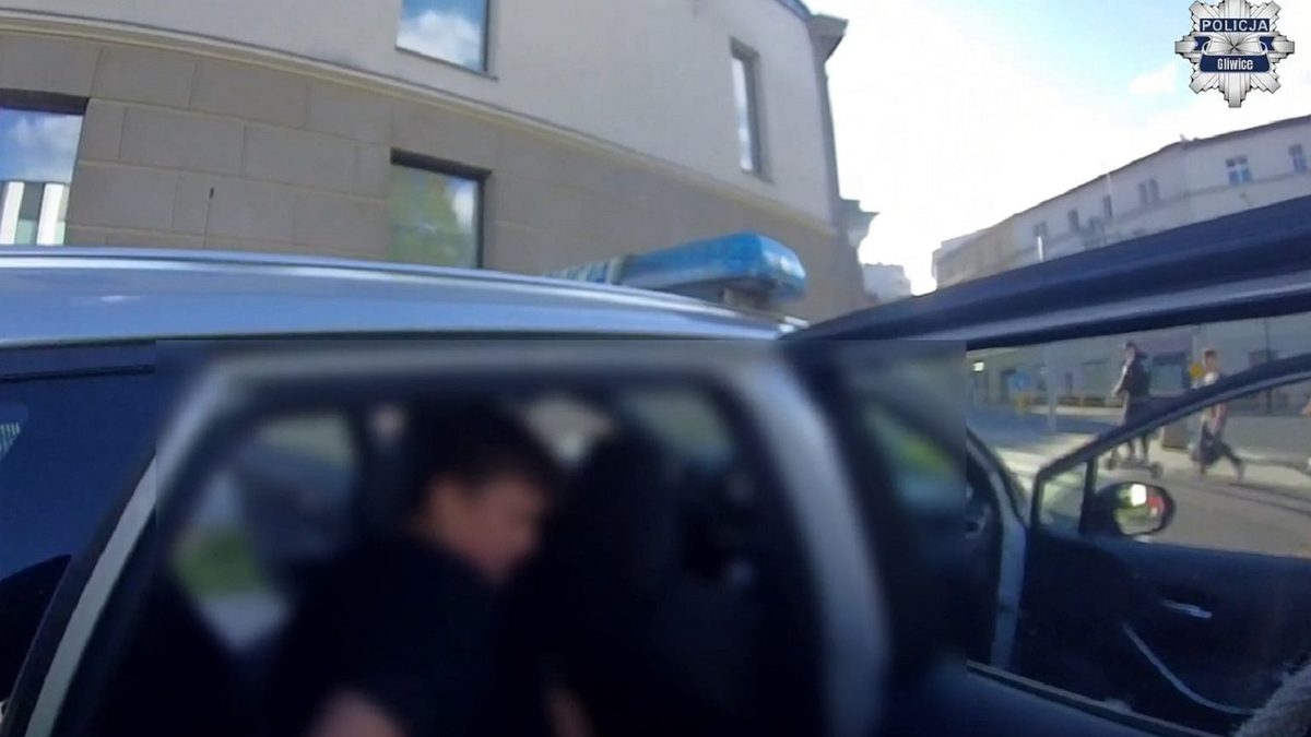 Uciekał hulajnogą przed radiowozem. Policjant zagroził, że powie rodzicom [WIDEO]