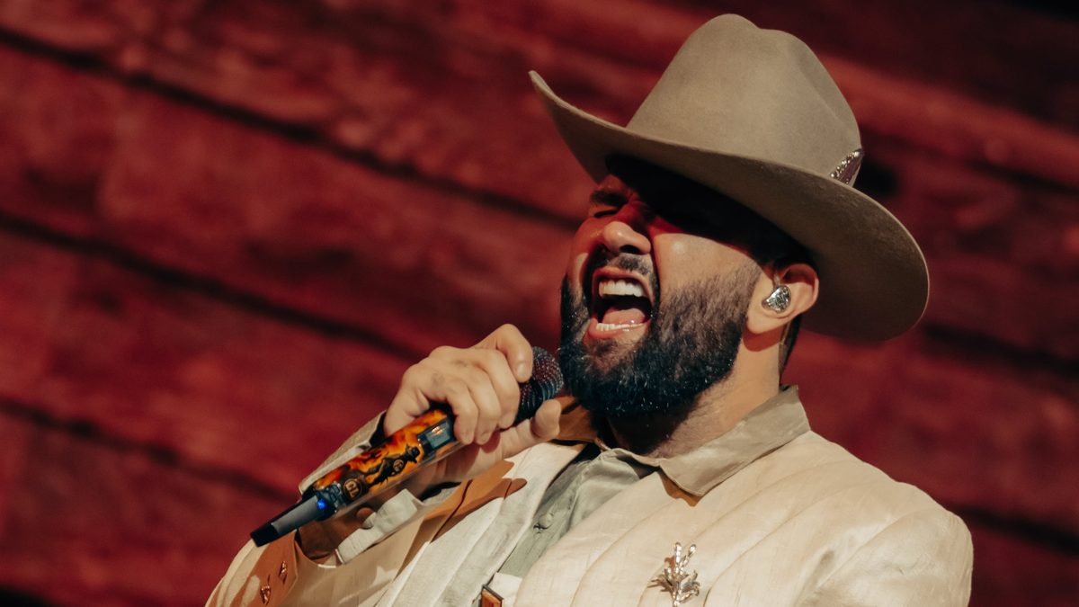 Carín León, el primer latino en la Sphere de Las Vegas, deja roncos a sus 20.000 fans tras la cancelación del jueves