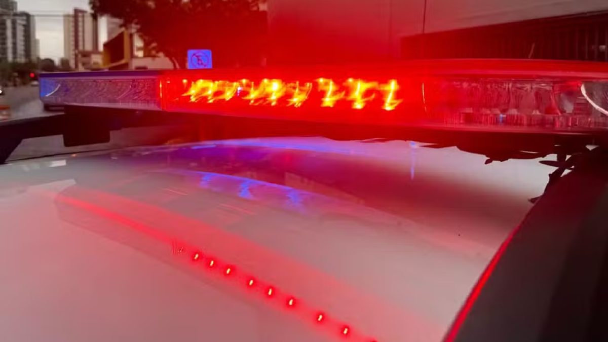 Adolescente de 12 anos em bicicleta elétrica vai parar embaixo de caminhão após acidente em Palmital