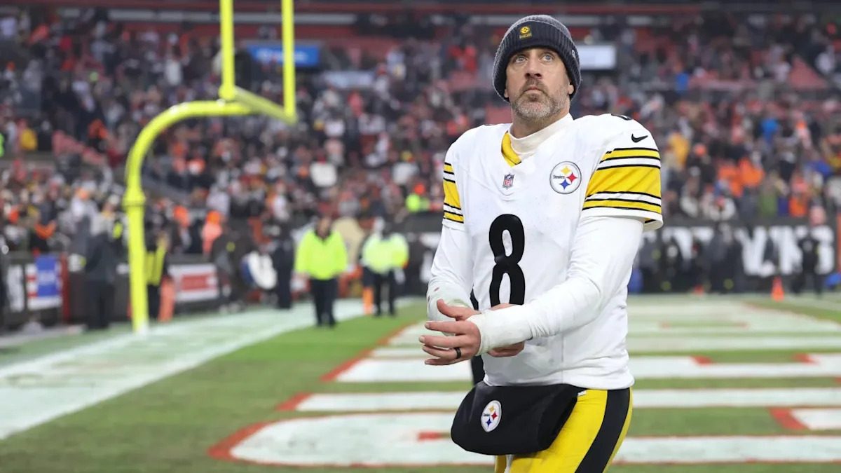 Aaron Rodgers Explains Why He Thinks Steelers are Super Bowl Contender