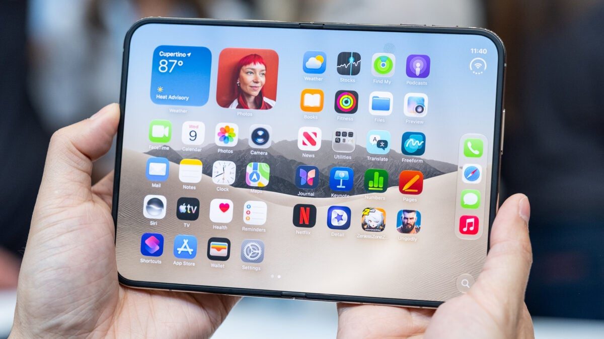 iPhone Duo Hands-On: The Inner Screen Looks Like Real Paper