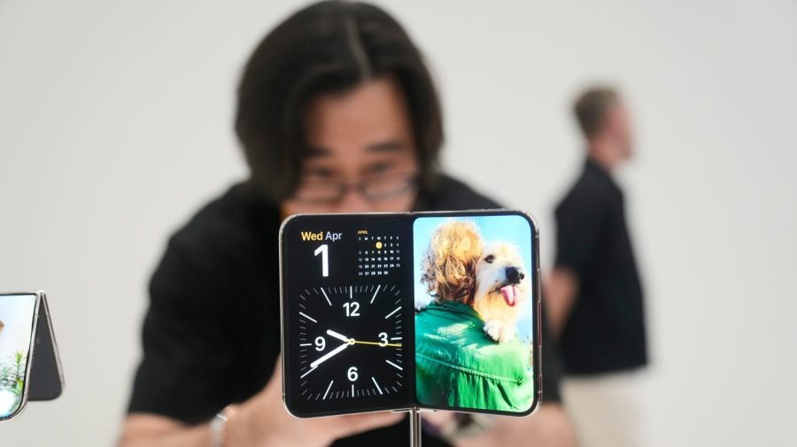 Apple's new foldable phone is $1,999