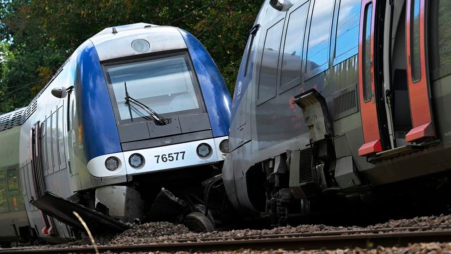 Mistænker sabotage efter togulykke i Frankrig