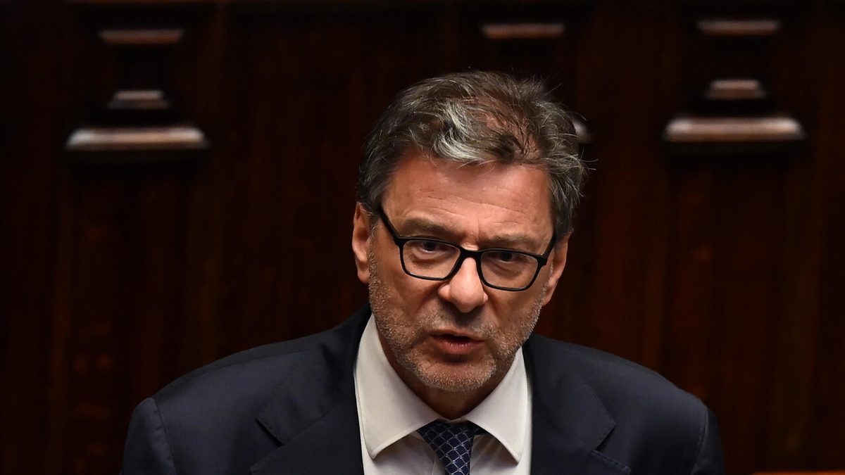 Giorgetti,' affrontare nodo salari per attrarre i giovani'