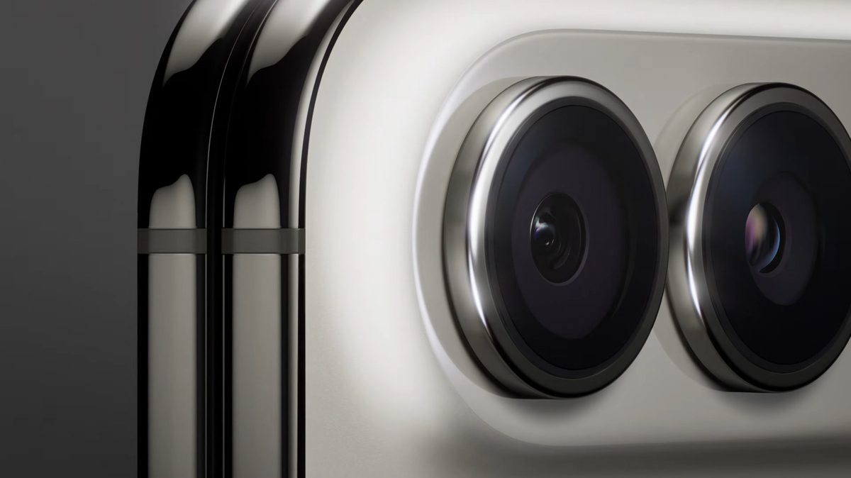 The iPhone Duo lacks variable aperture and a dedicated telephoto camera