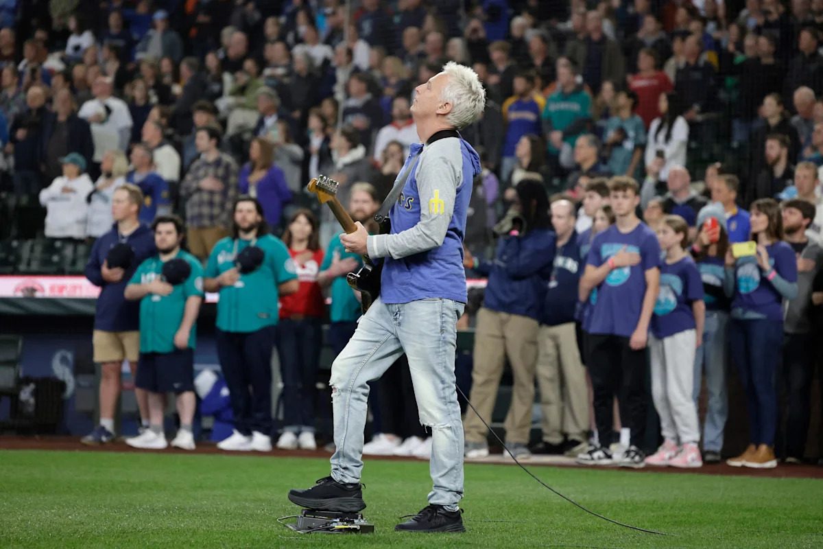 Patriots vs. Seahawks national anthem singer: Meet Pearl Jam guitarist Mike McCready