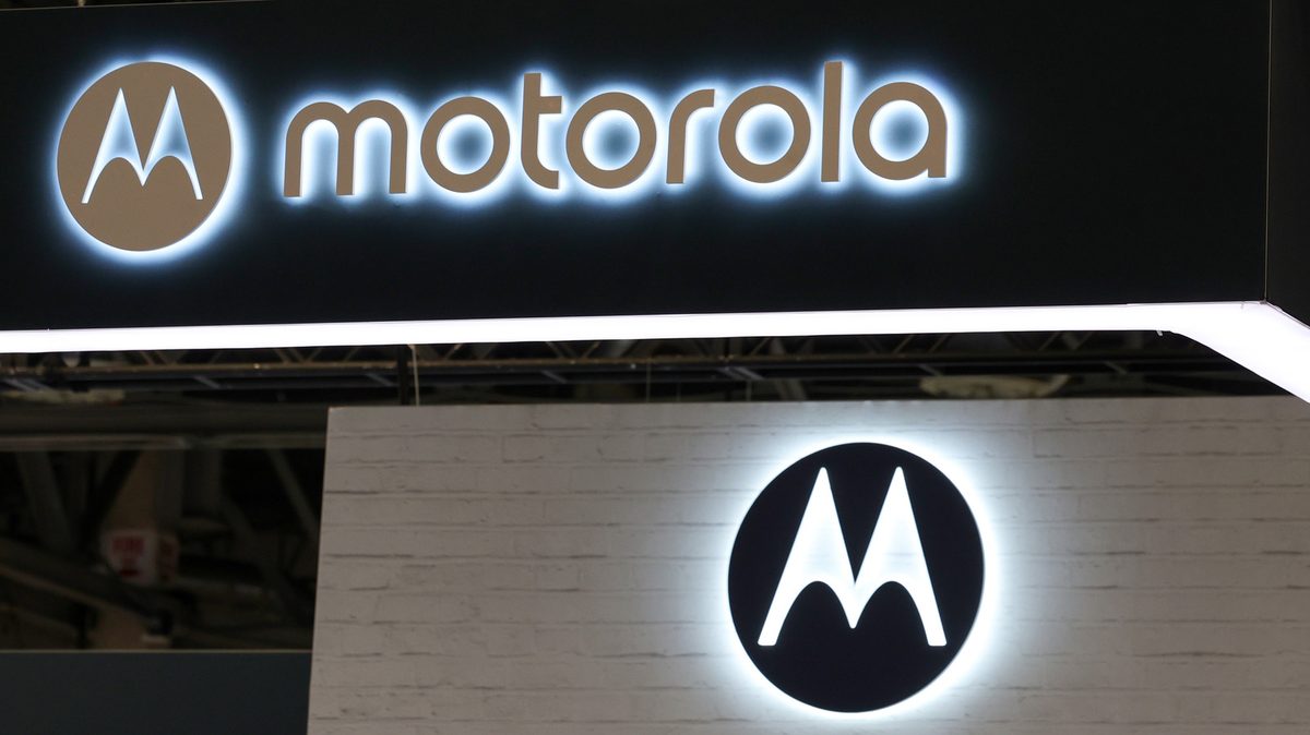 Motorola teases new compact foldable Razr