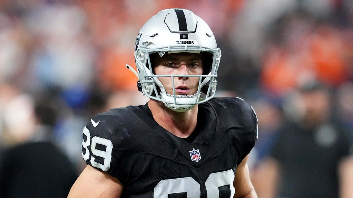 Raiders star Brock Bowers shockingly undergoes meniscus trim surgery as fantasy managers fume ahead of Week 1