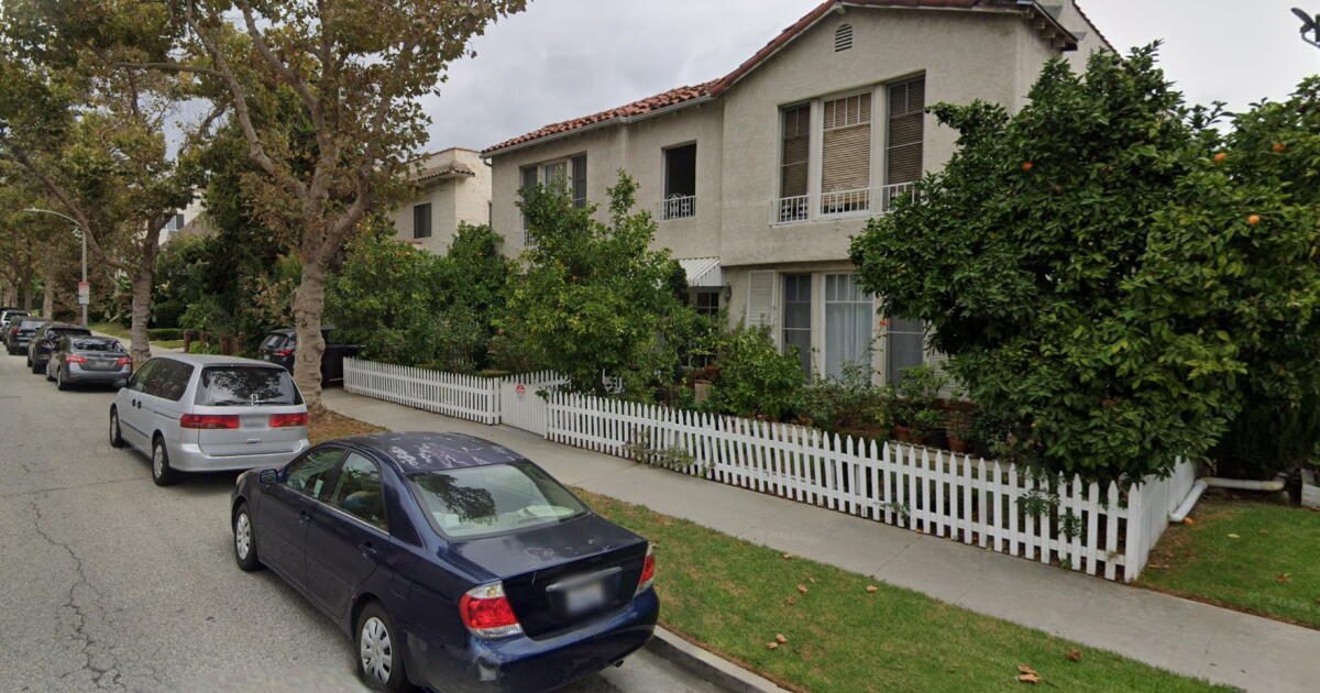Two firefighters injured battling Beverly Hills apartment blaze amid sweltering temps