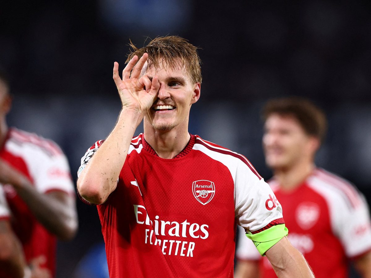 Misfiring Arsenal beat Napoli with Odegaard stunner in Champions League