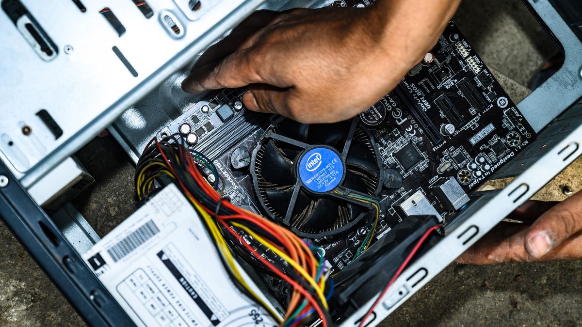 US Customs supervisor busted for stealing Core i7 CPUs, RAM, and hard drives from Homeland Security PCs — stolen tech s…