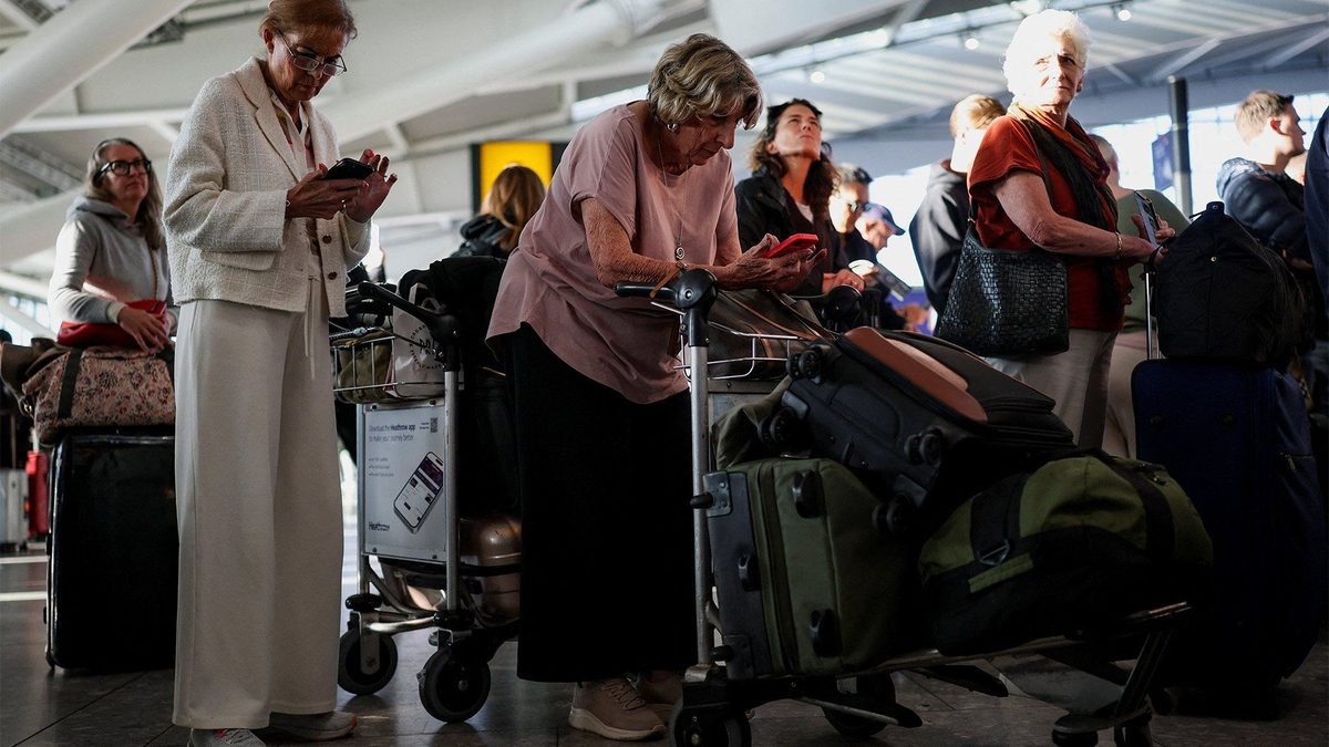 ‘Everyone’s had their holidays ruined’: outrage after UK airport chaos